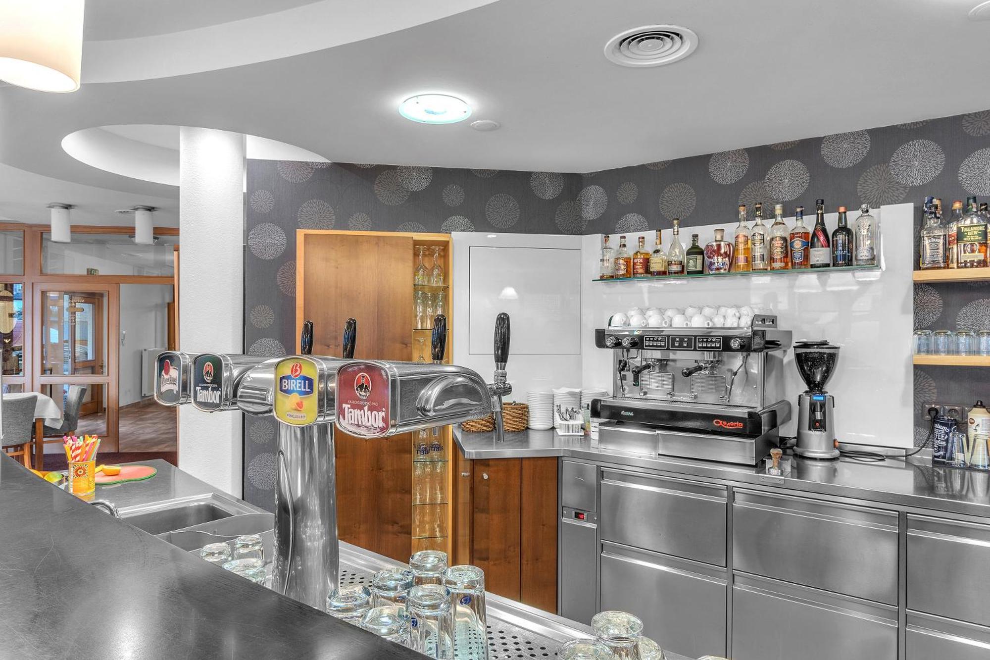 Hotel Za Vodou Dvůr Králové nad Labem Esterno foto